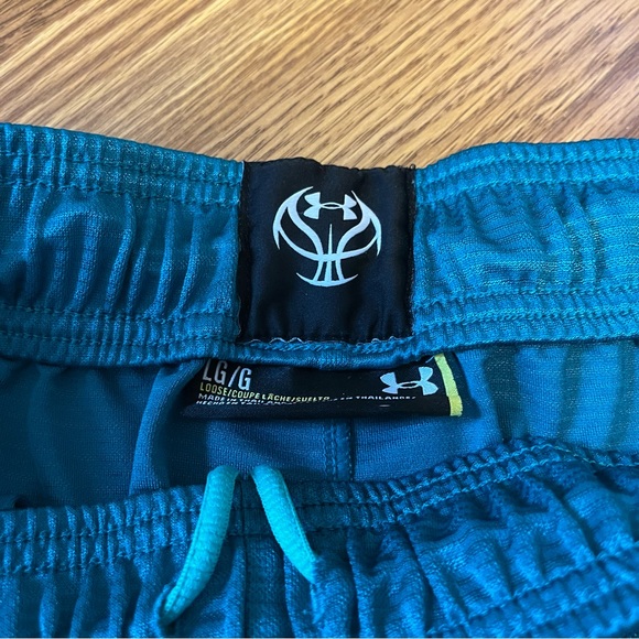 Under Armour Mens Athletic Shorts - Picture 2 of 4